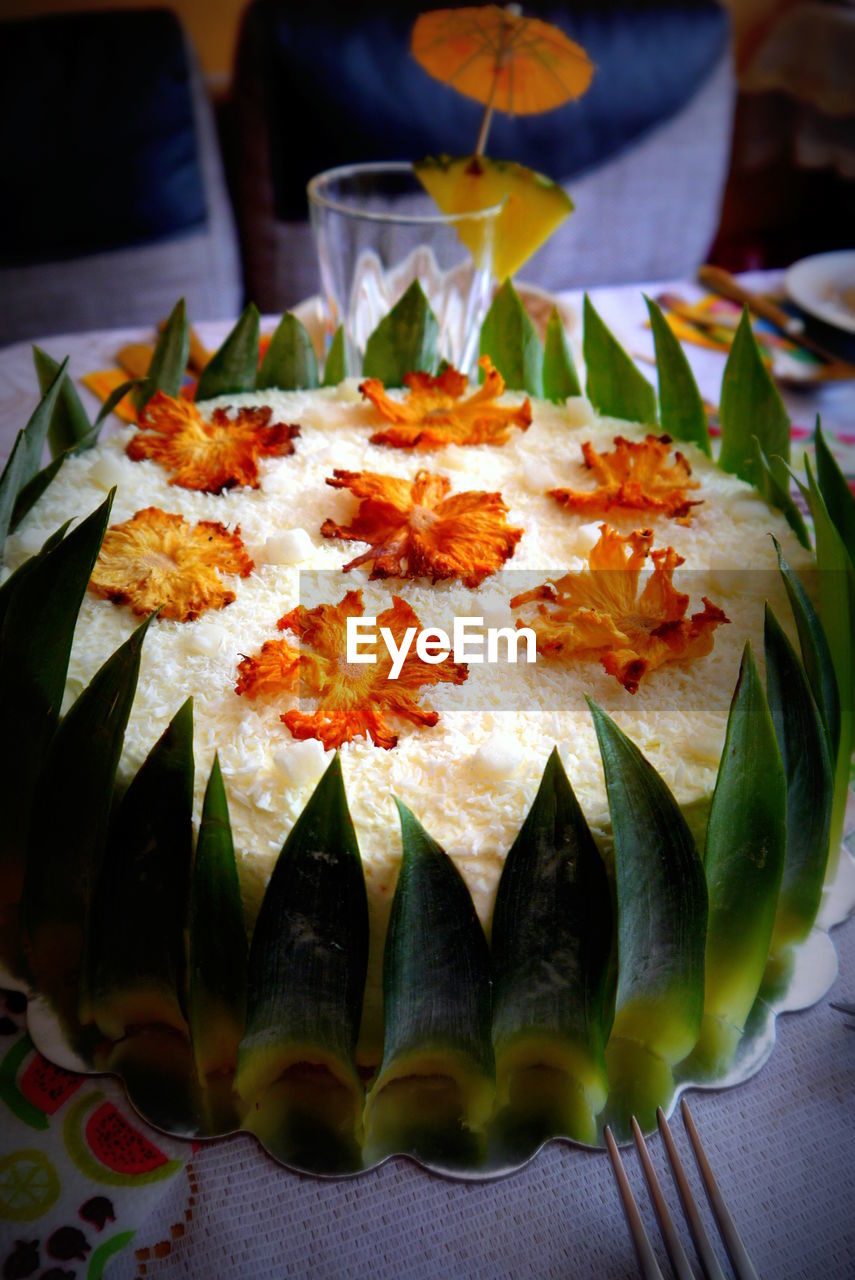 CLOSE-UP OF VEGETABLES