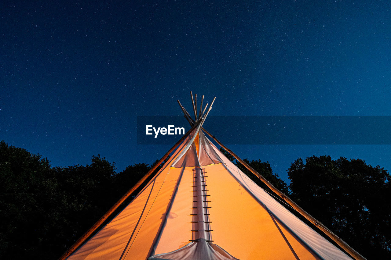Teepee / glamping tent under night sky with stars