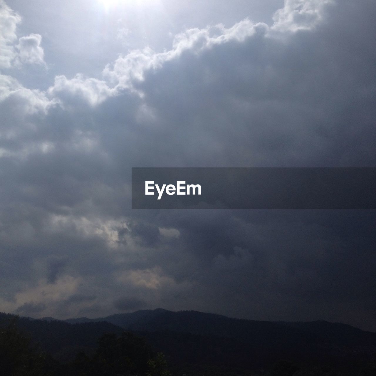 SCENIC VIEW OF MOUNTAINS AGAINST CLOUDY SKY