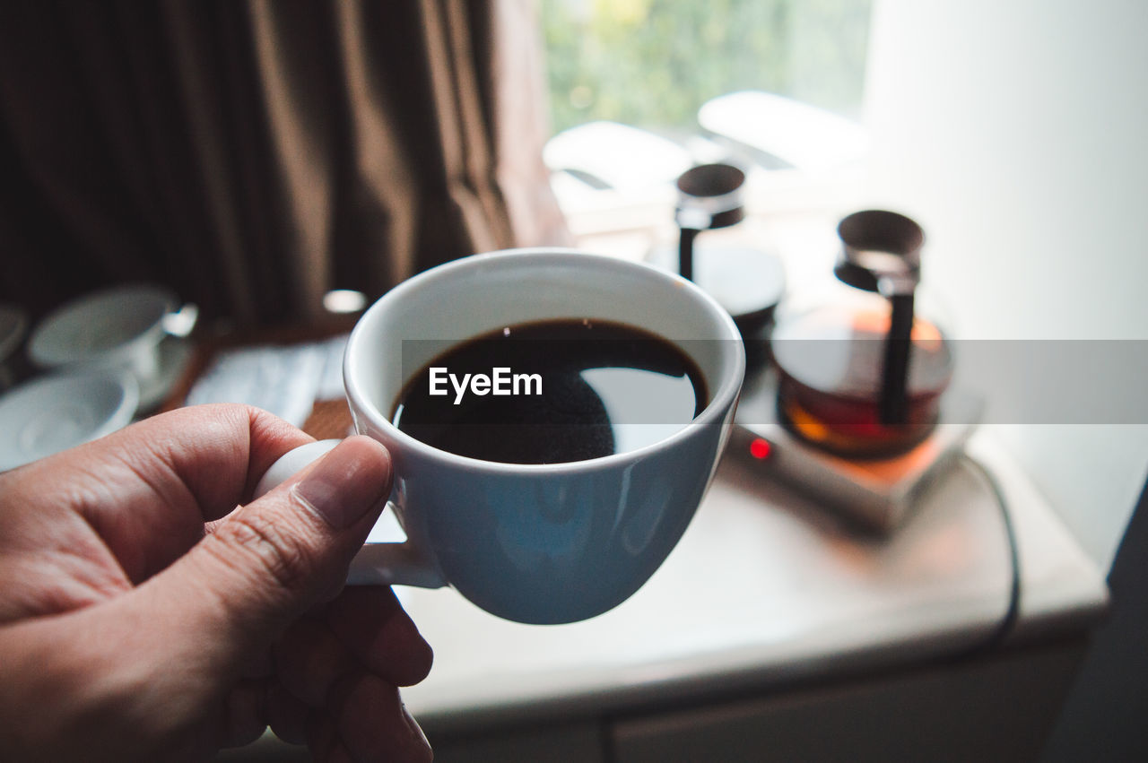 CLOSE-UP OF COFFEE CUP WITH TEA