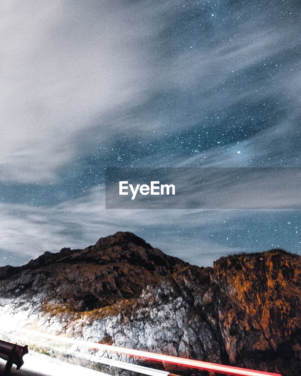 SCENIC VIEW OF SNOWCAPPED MOUNTAIN AGAINST SKY