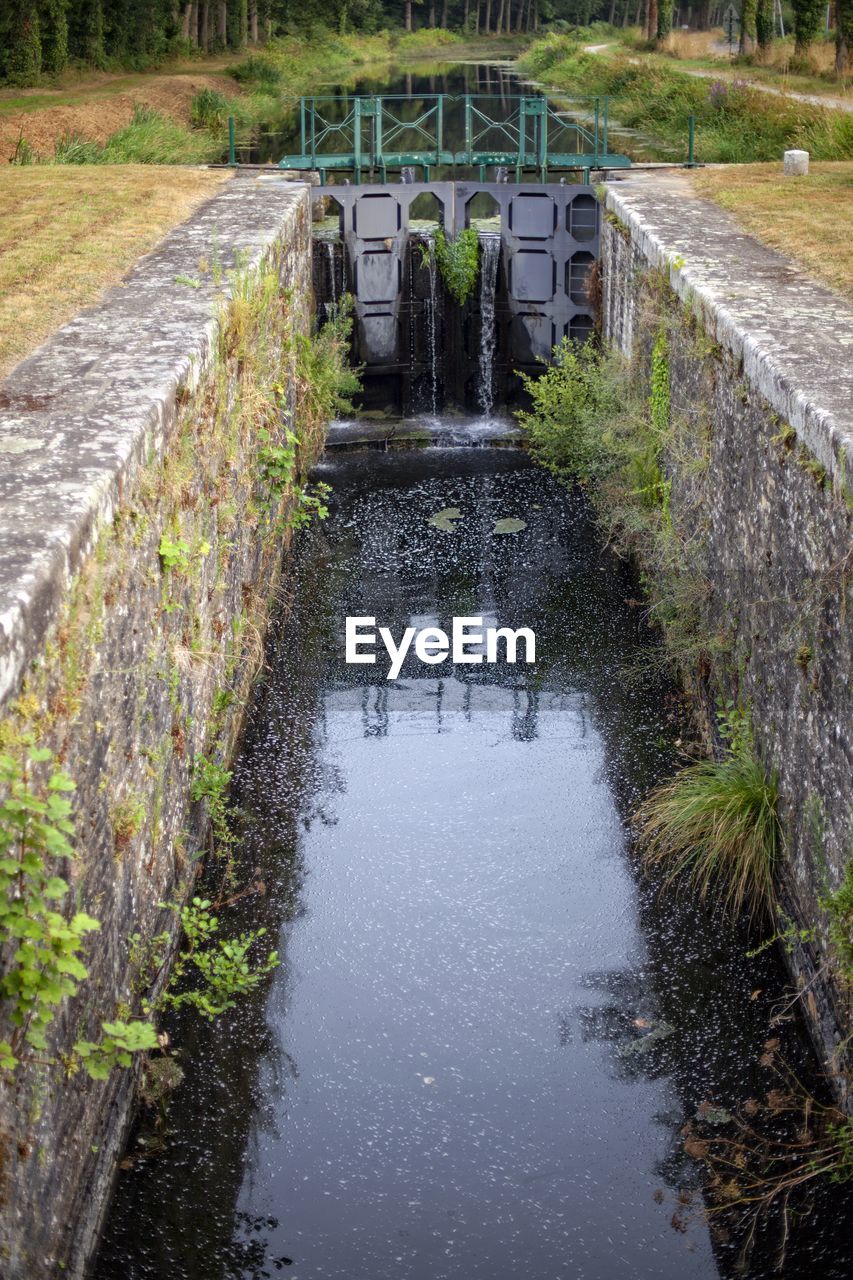 Canal lock in saint-aignan in brittany