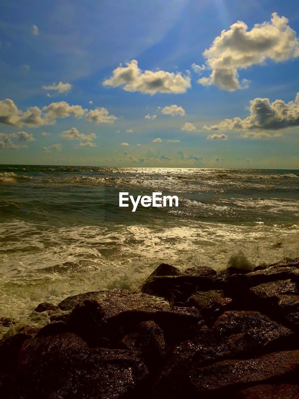 SCENIC VIEW OF BEACH AGAINST CLOUDY SKY