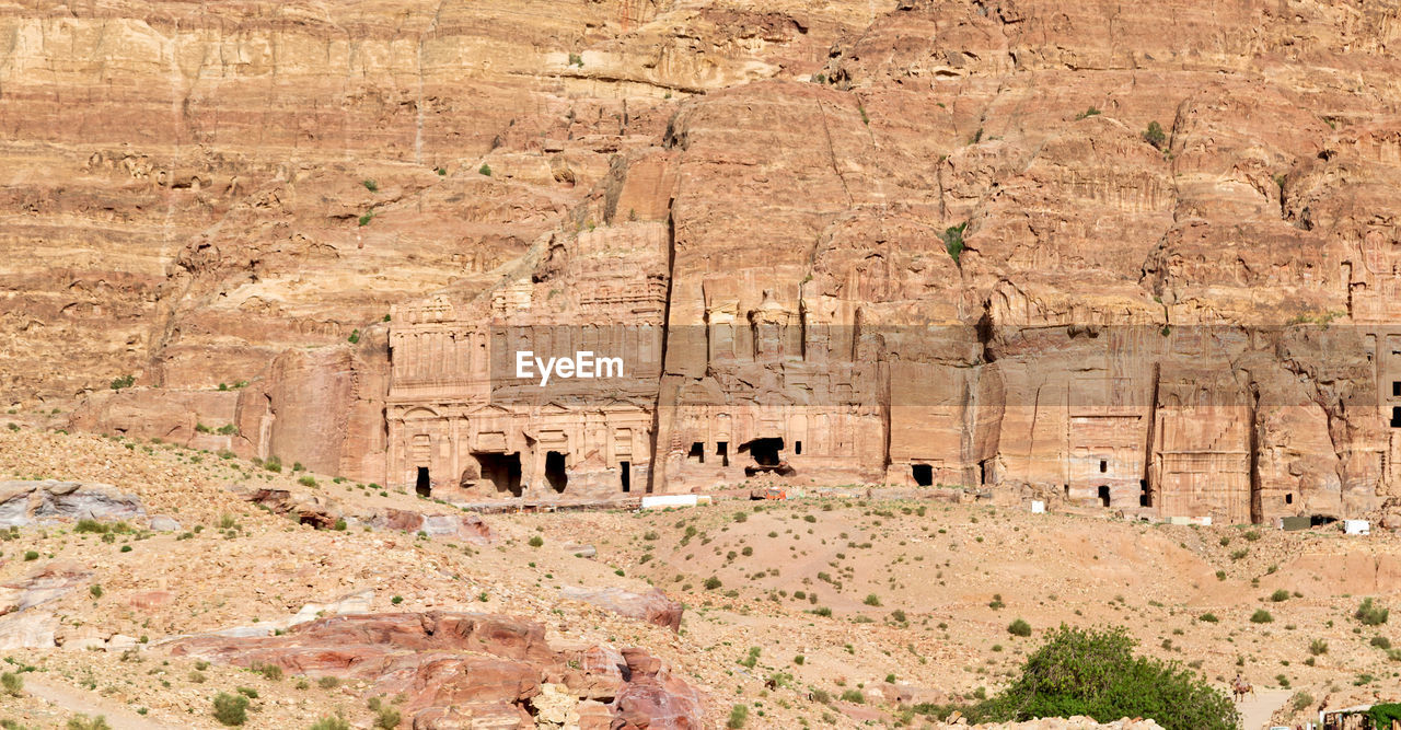 VIEW OF ROCK FORMATIONS IN A RUINS