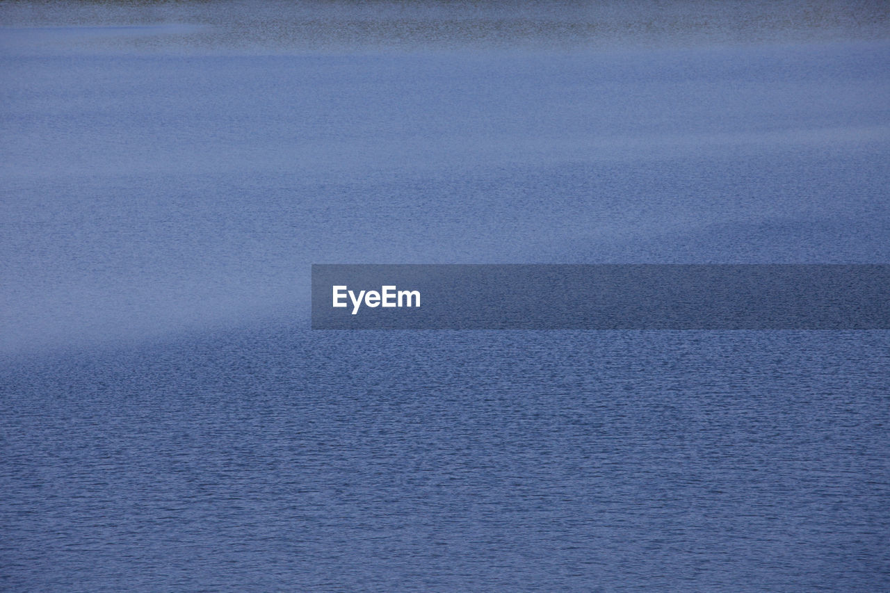 HIGH ANGLE VIEW OF RIPPLED WATER