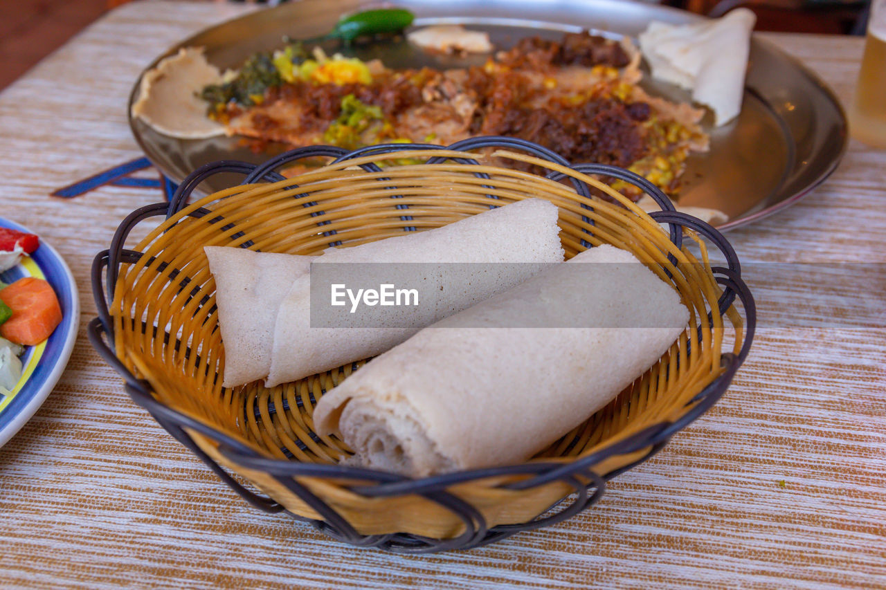 HIGH ANGLE VIEW OF BREAD IN BASKET