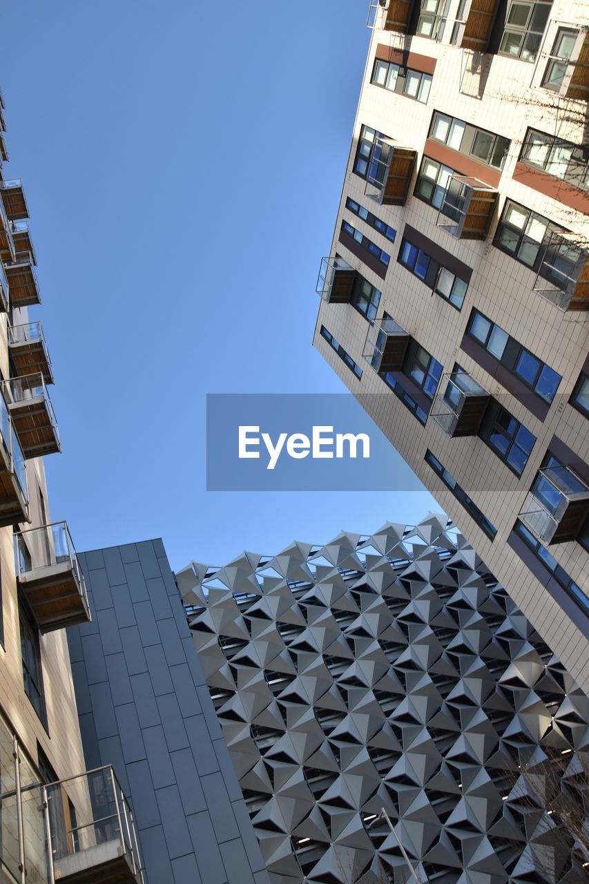 LOW ANGLE VIEW OF MODERN BUILDINGS AGAINST SKY