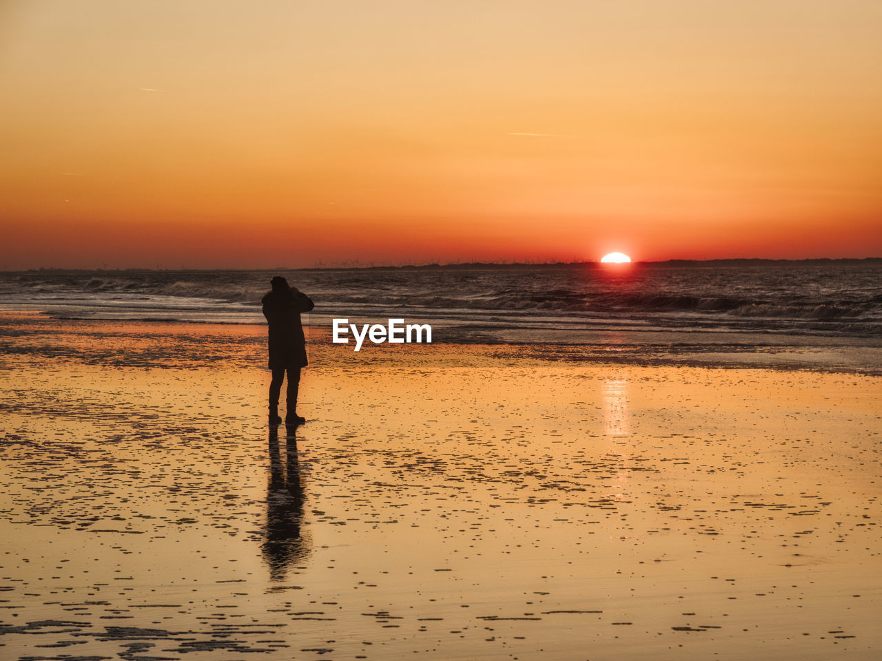 SILHOUETTE WOMAN ON BEACH DURING SUNSET