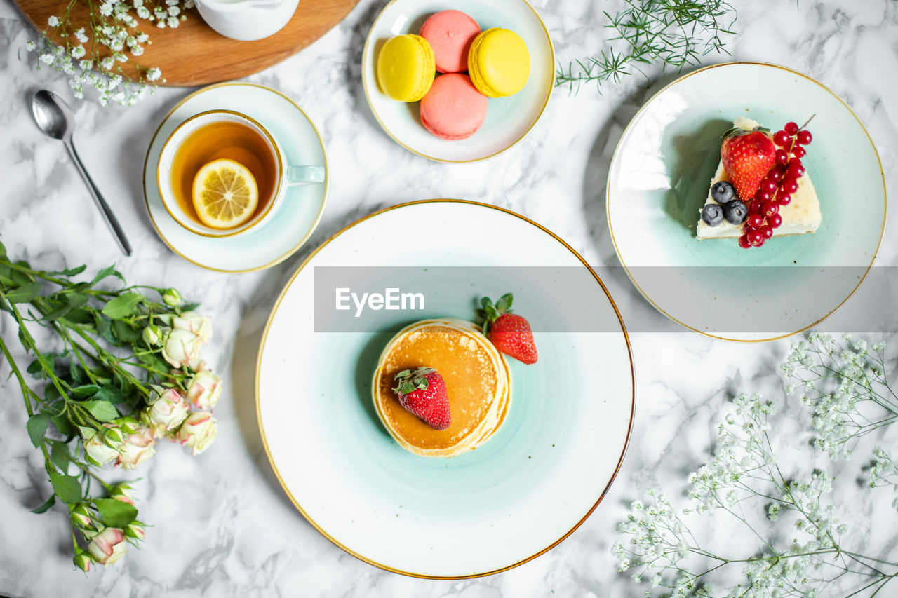 HIGH ANGLE VIEW OF BREAKFAST SERVED ON PLATE