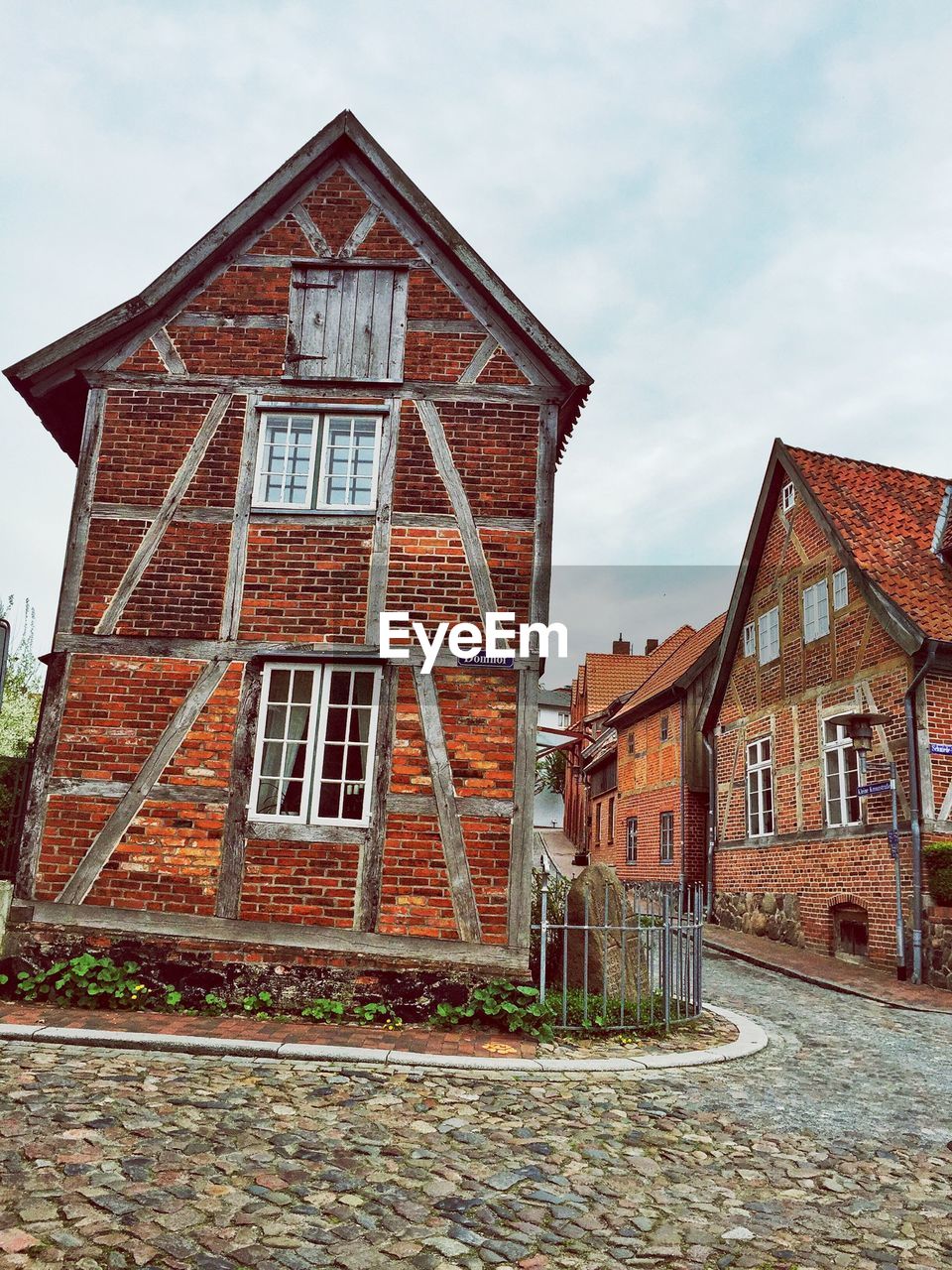 VIEW OF BUILDINGS AGAINST SKY