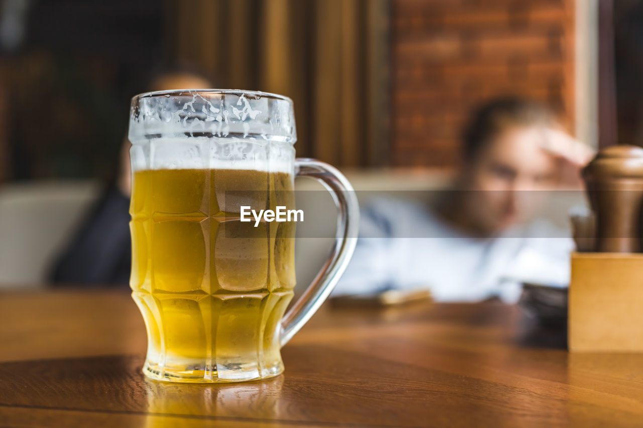 CLOSE-UP OF BEER GLASS WITH DRINK