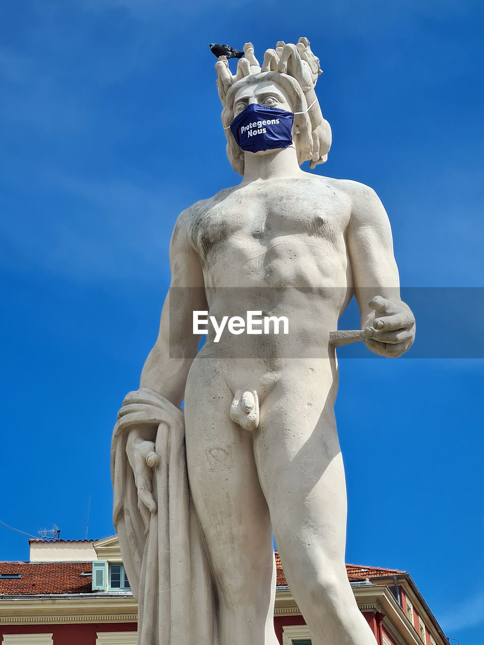 LOW ANGLE VIEW OF STATUE AGAINST CLEAR SKY