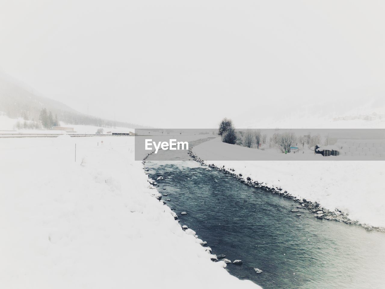 SCENIC VIEW OF LAND AGAINST SKY DURING WINTER