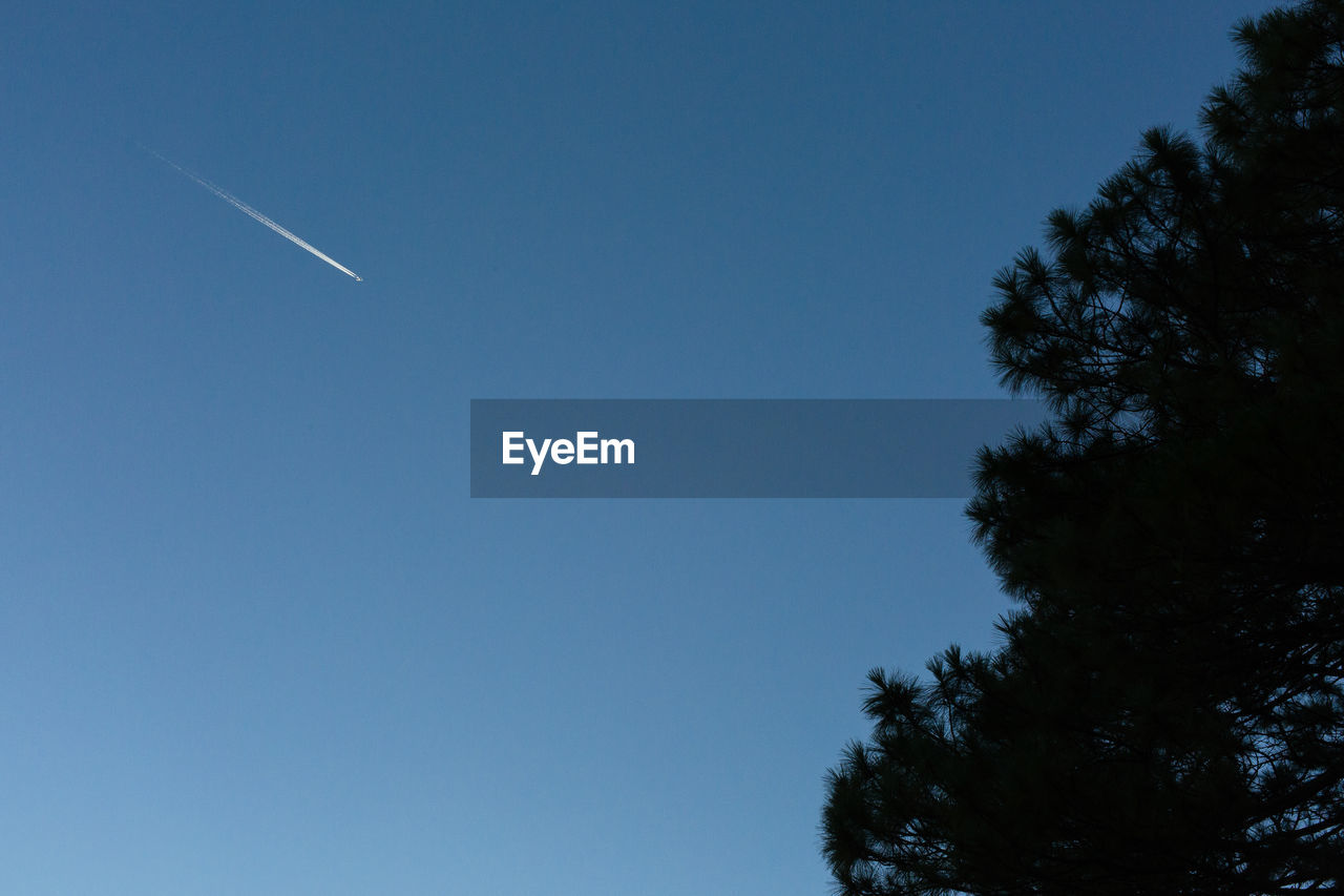 LOW ANGLE VIEW OF VAPOR TRAIL IN SKY