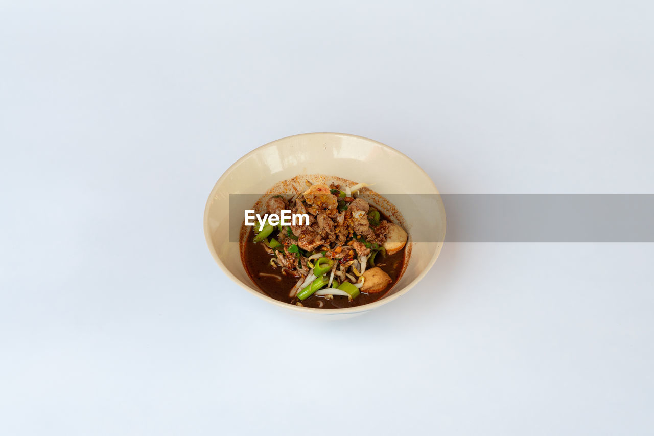 food and drink, food, healthy eating, wellbeing, bowl, studio shot, freshness, indoors, vegetable, dish, no people, white background, asian food, high angle view, copy space, directly above, chinese food, meal, pasta, produce, herb, cut out, still life