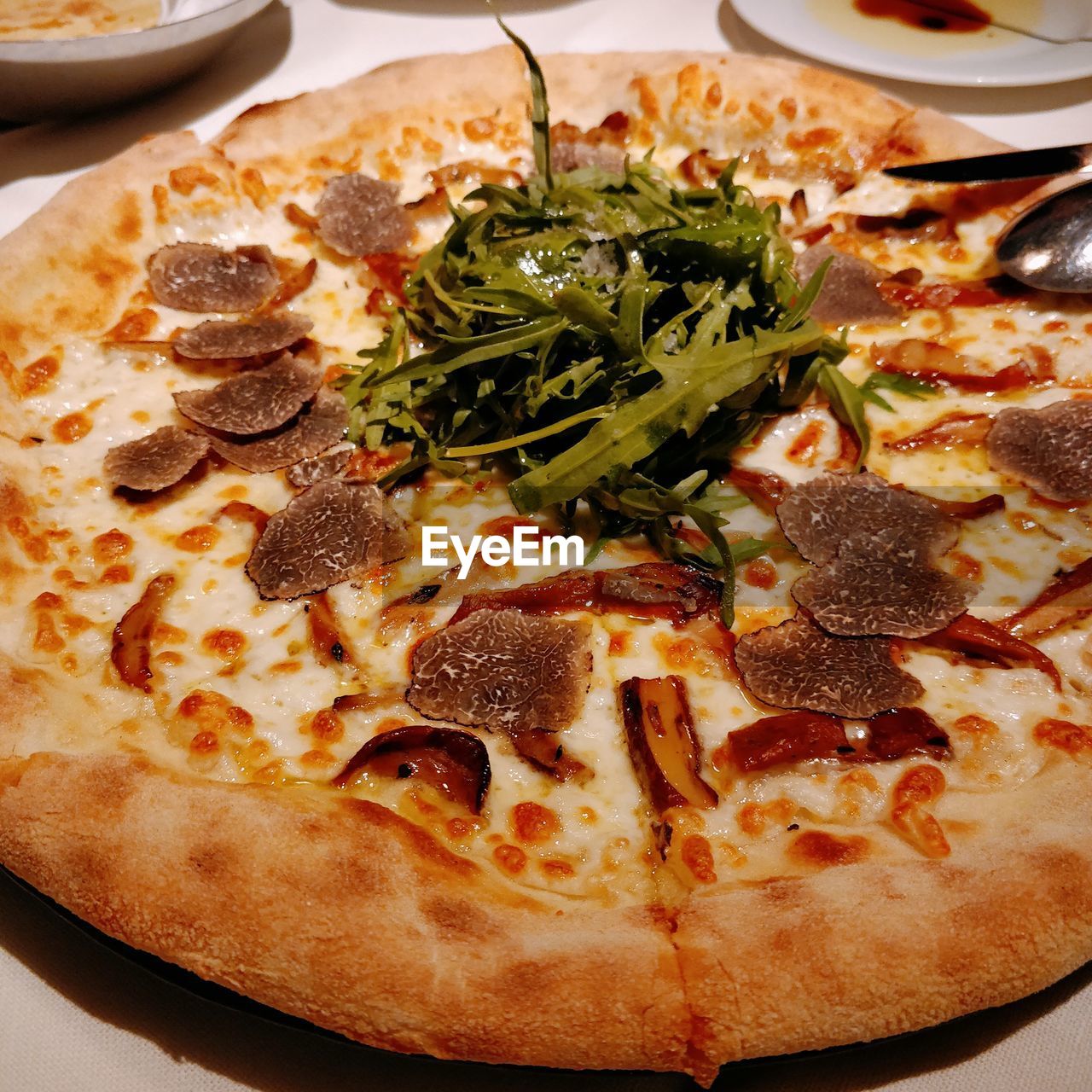 Black truffle pizza