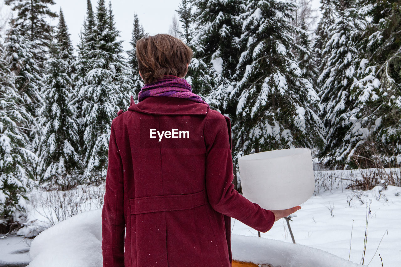 REAR VIEW OF WOMAN IN SNOW COVERED LAND