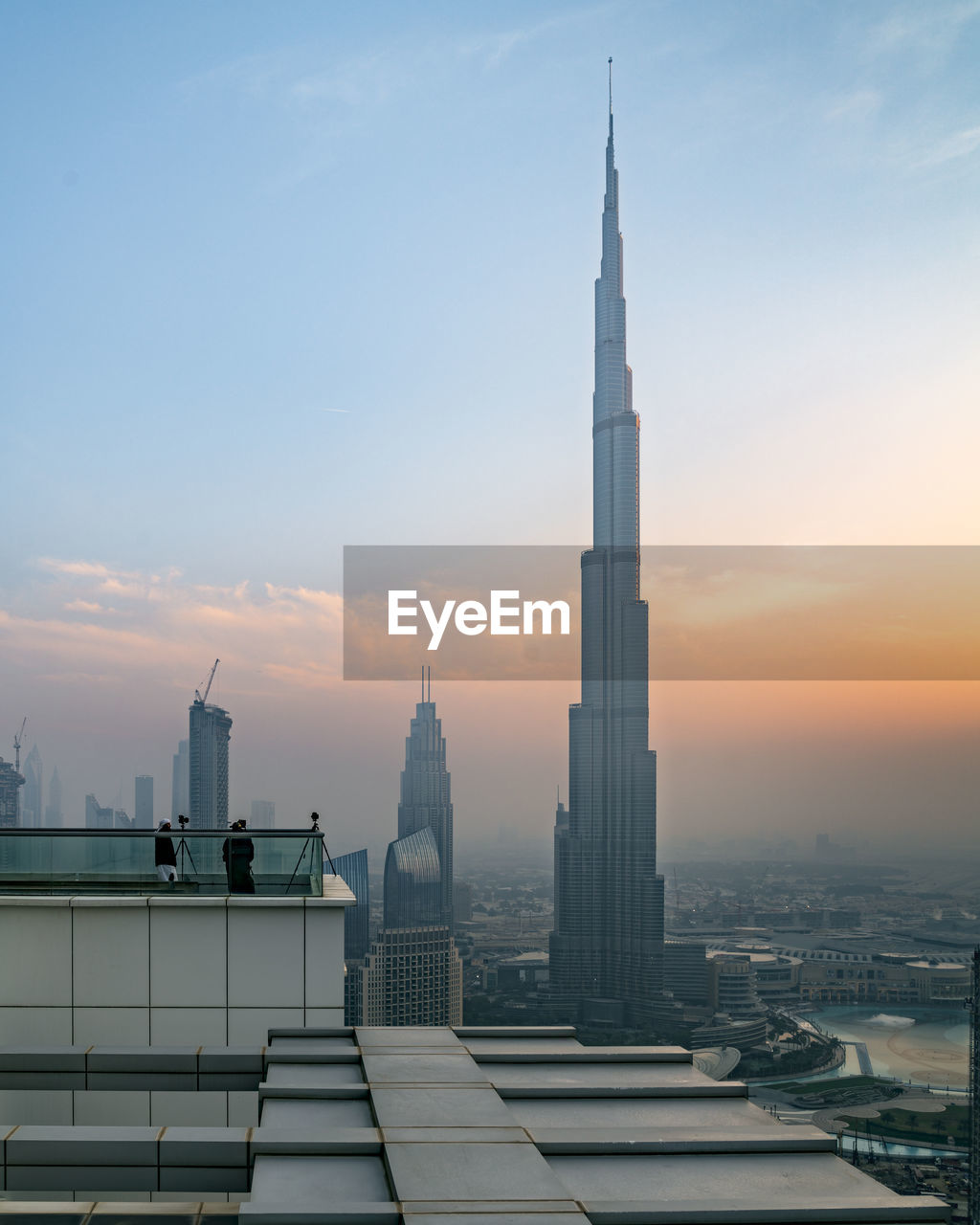 VIEW OF CITYSCAPE AGAINST SKY