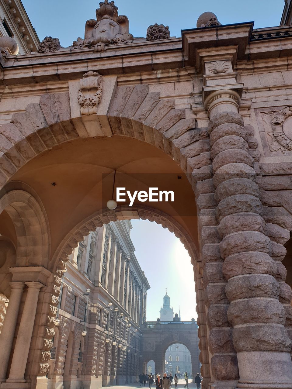 LOW ANGLE VIEW OF HISTORIC BUILDING AGAINST SKY