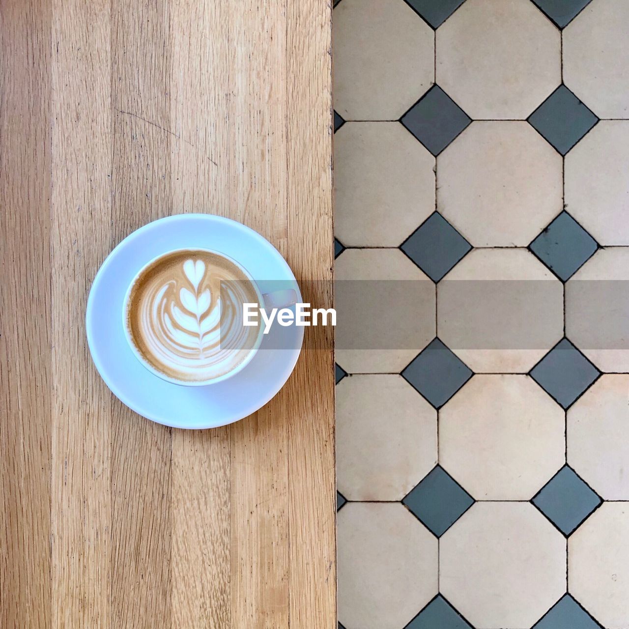 DIRECTLY ABOVE SHOT OF CAPPUCCINO SERVED ON TABLE