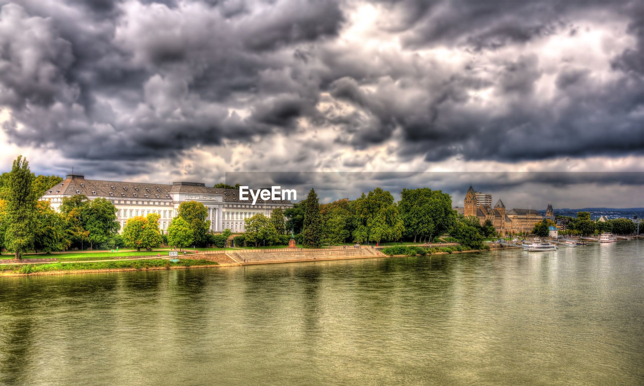 RIVER BY RESIDENTIAL DISTRICT AGAINST SKY