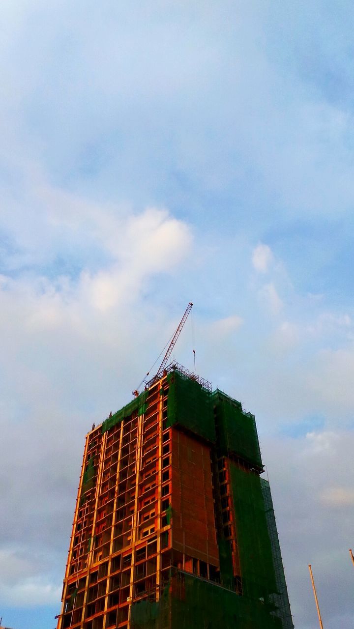 LOW ANGLE VIEW OF CRANES AGAINST CLOUDY SKY