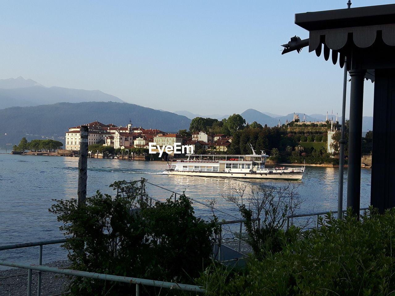 HOUSES AT WATERFRONT