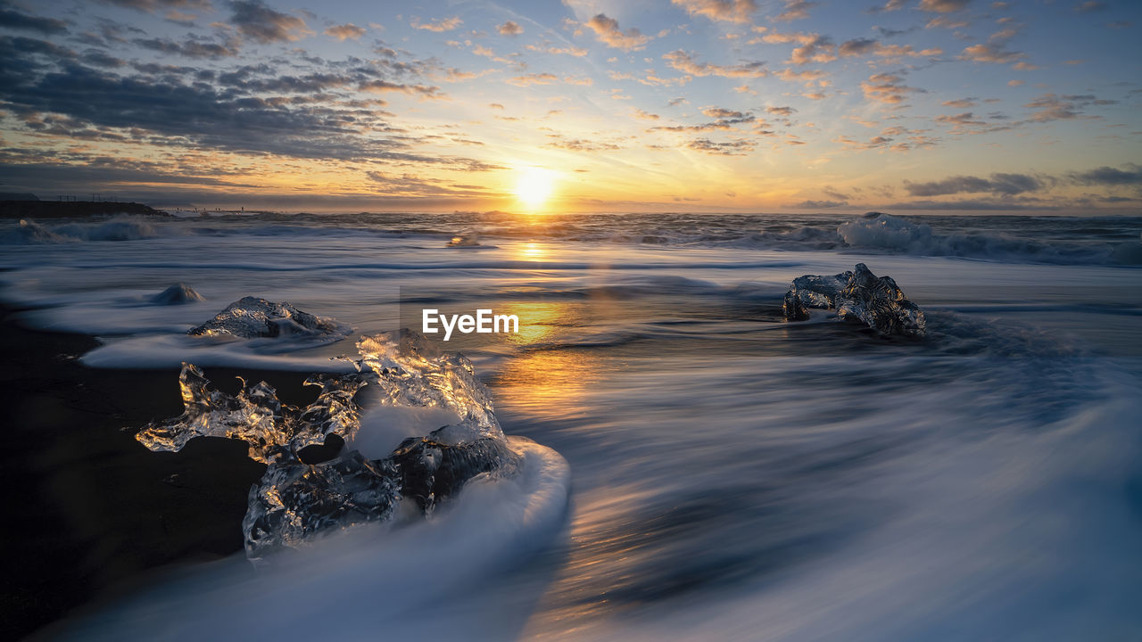 Strong waves on diamond beach, iceland