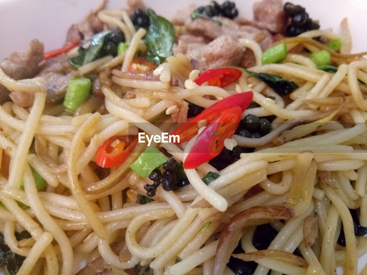 FULL FRAME SHOT OF NOODLES WITH SALAD