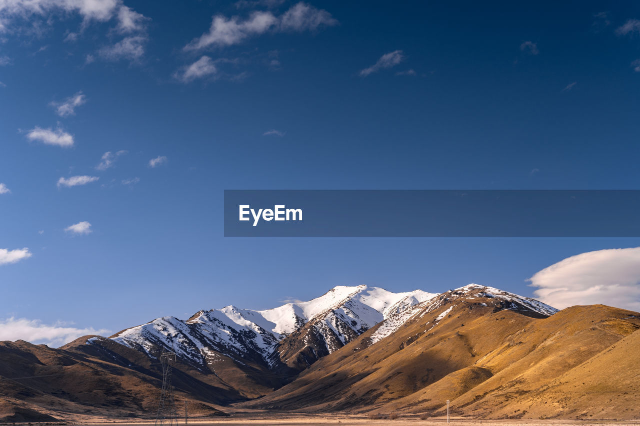 Beautiful mountainous view along the fairlie - lake tekapo road.