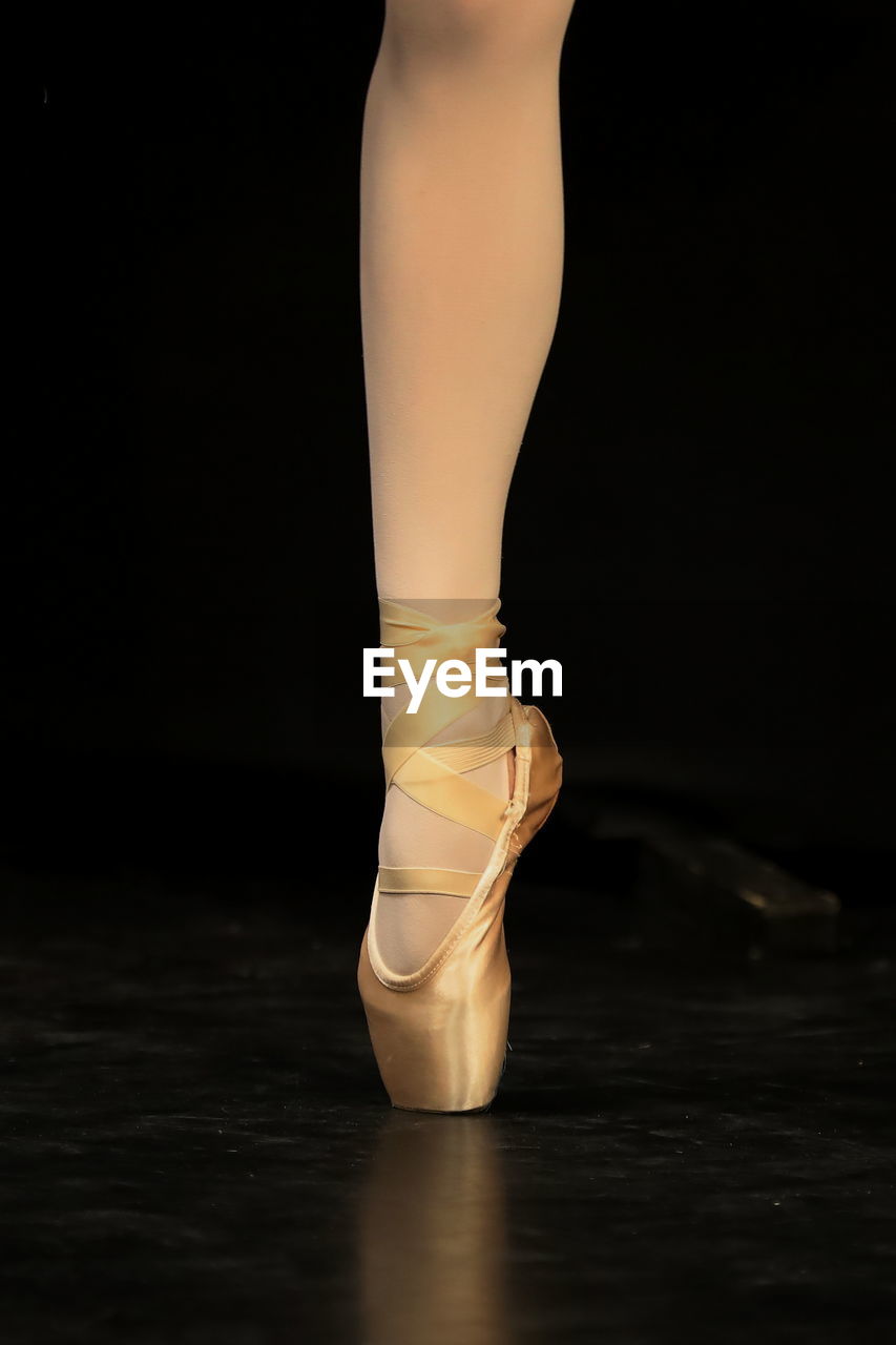 Dancer leg, point