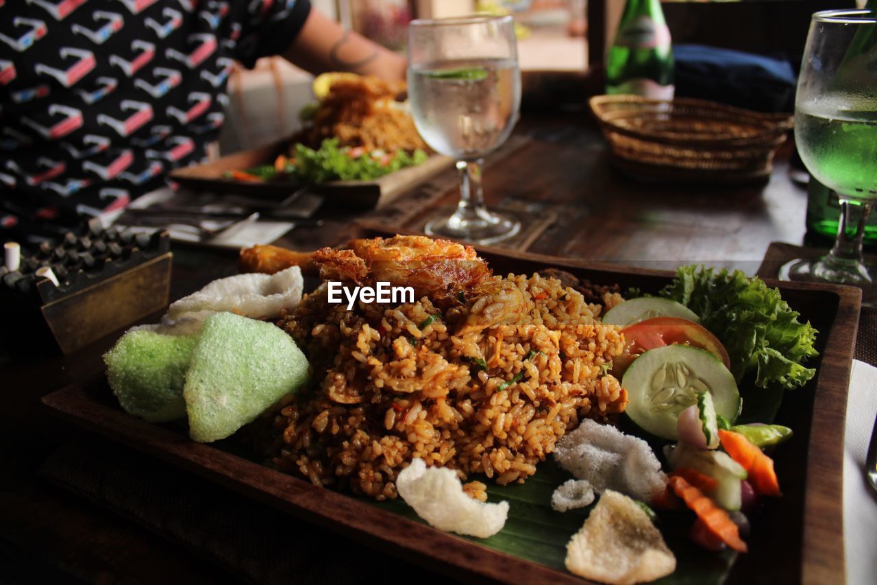 HIGH ANGLE VIEW OF FOOD ON TABLE IN RESTAURANT