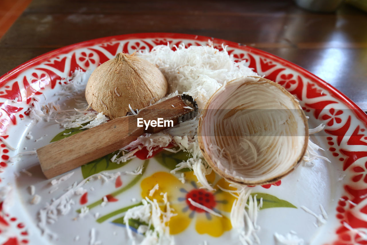 HIGH ANGLE VIEW OF ICE CREAM IN BOWL