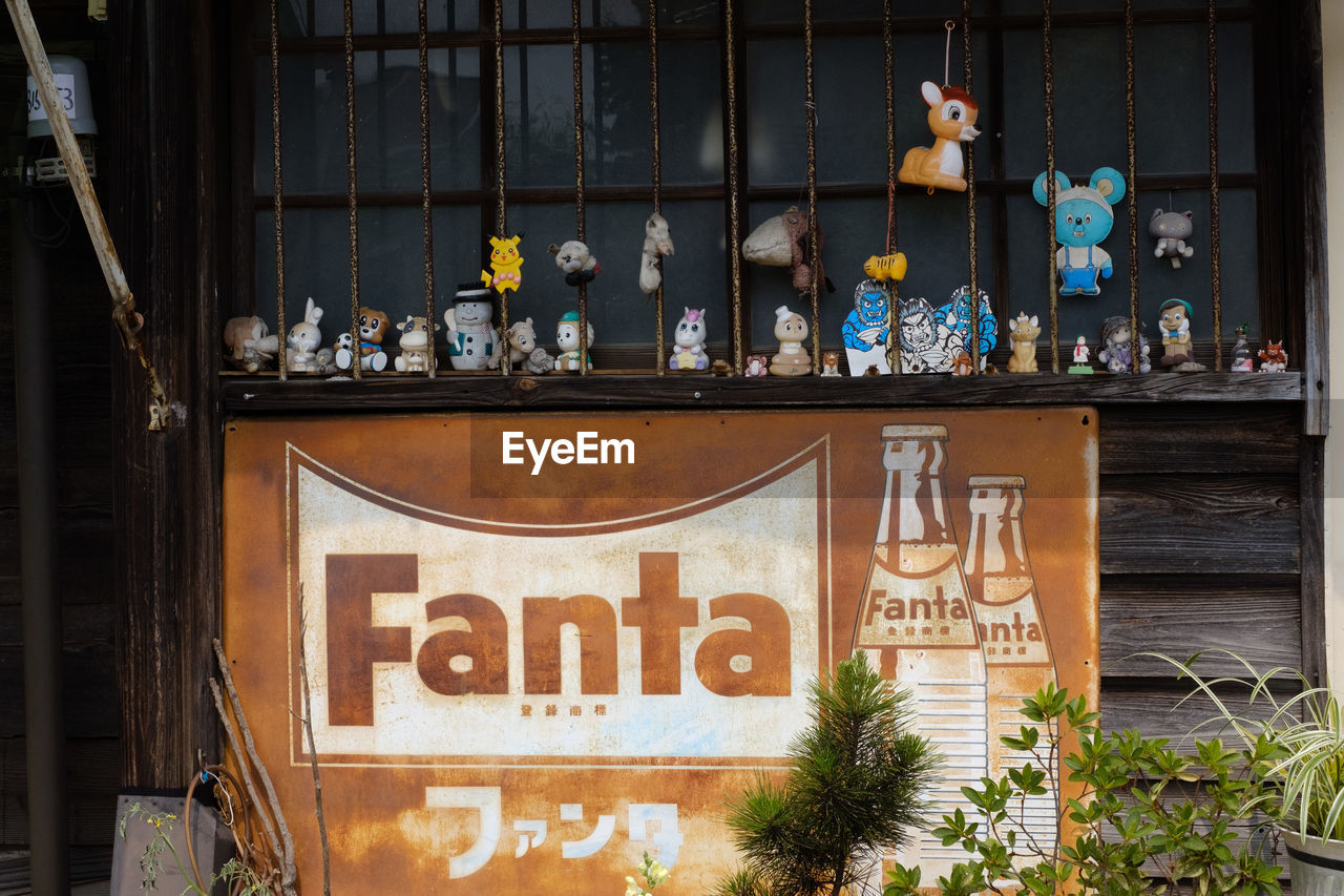 INFORMATION SIGN ON GLASS WINDOW OF BUILDING