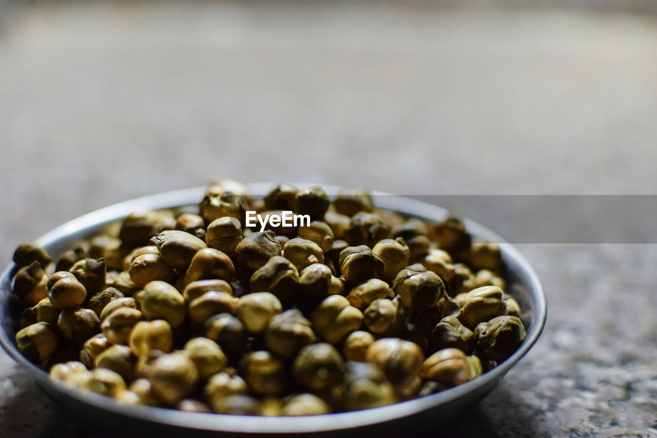 Close-up of chick-peas in bowl on table