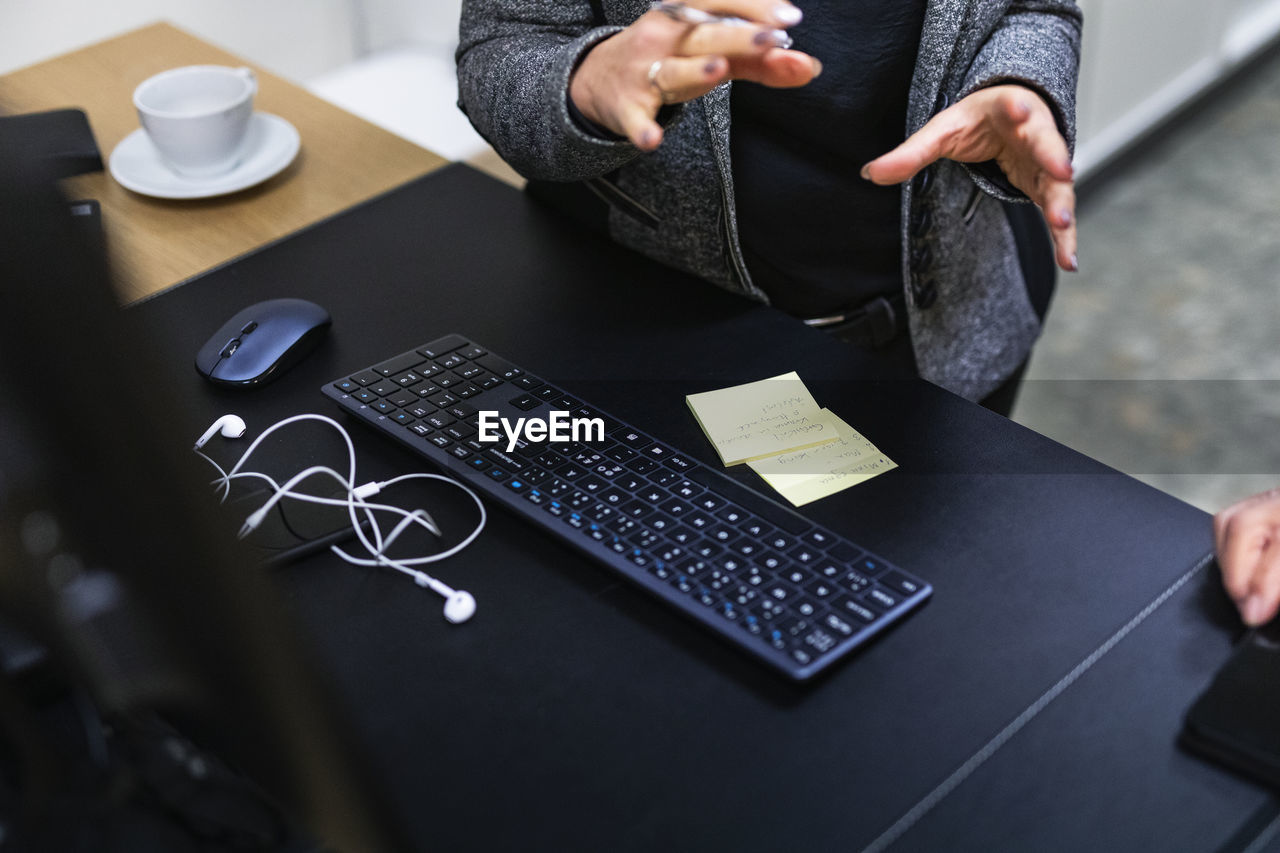 Computer keyboard, mouse, and headphones on desk