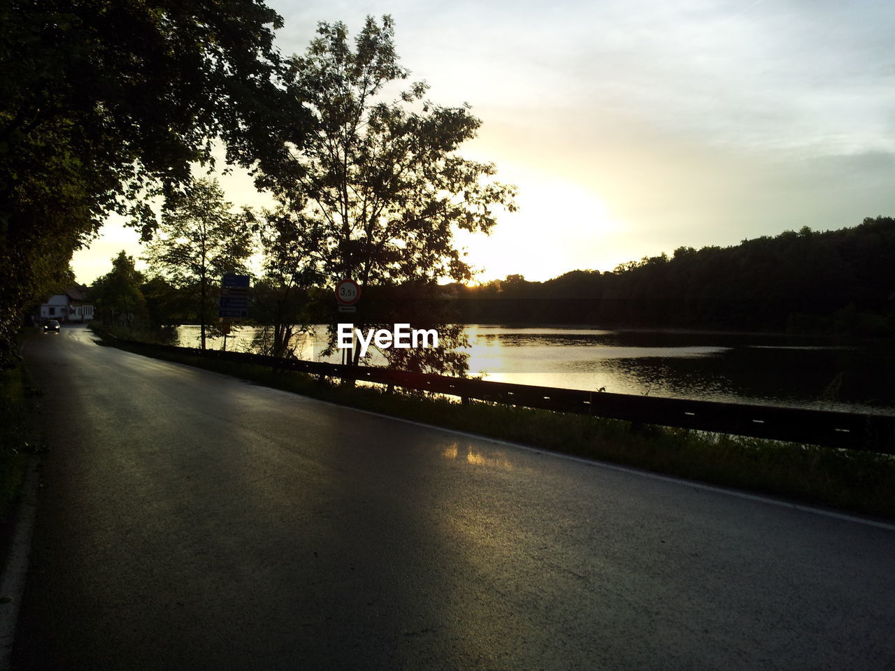 SCENIC VIEW OF LAKE BY TREES AGAINST SKY