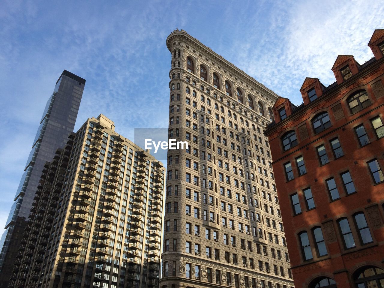 LOW ANGLE VIEW OF BUILDINGS AGAINST SKY