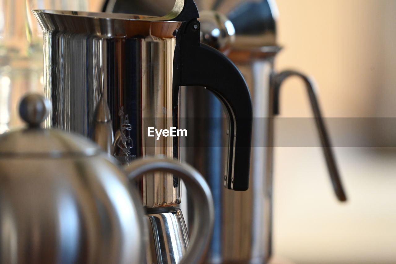 indoors, food and drink, drink, domestic room, close-up, kitchen, small appliance, coffee, domestic kitchen, household equipment, no people, metal, home, appliance, selective focus, refreshment, coffeemaker, espresso maker, focus on foreground, cafe, home appliance, mug, kettle, iron, still life, cup