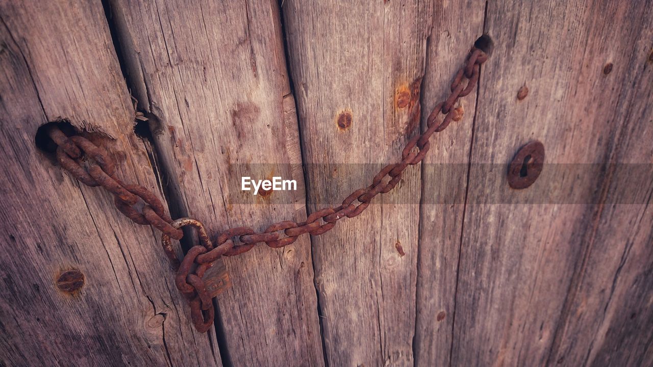 FULL FRAME SHOT OF RUSTY DOOR