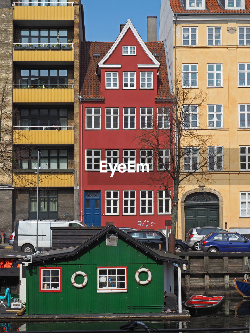 VIEW OF BUILDINGS IN CITY