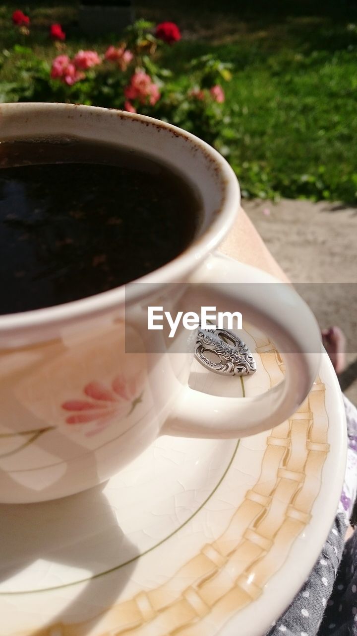 CLOSE-UP OF COFFEE CUPS