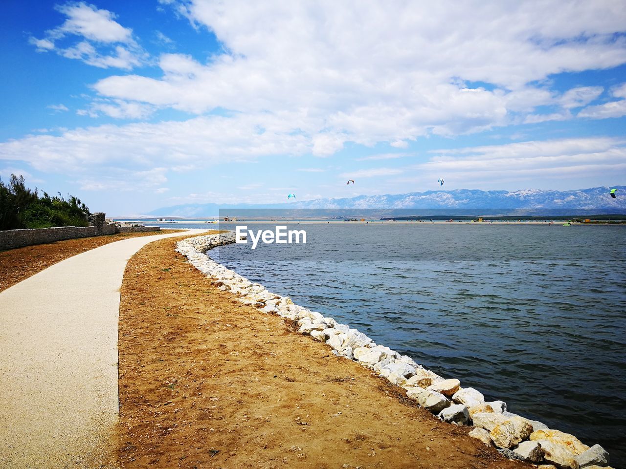 SCENIC VIEW OF SEA SHORE AGAINST SKY