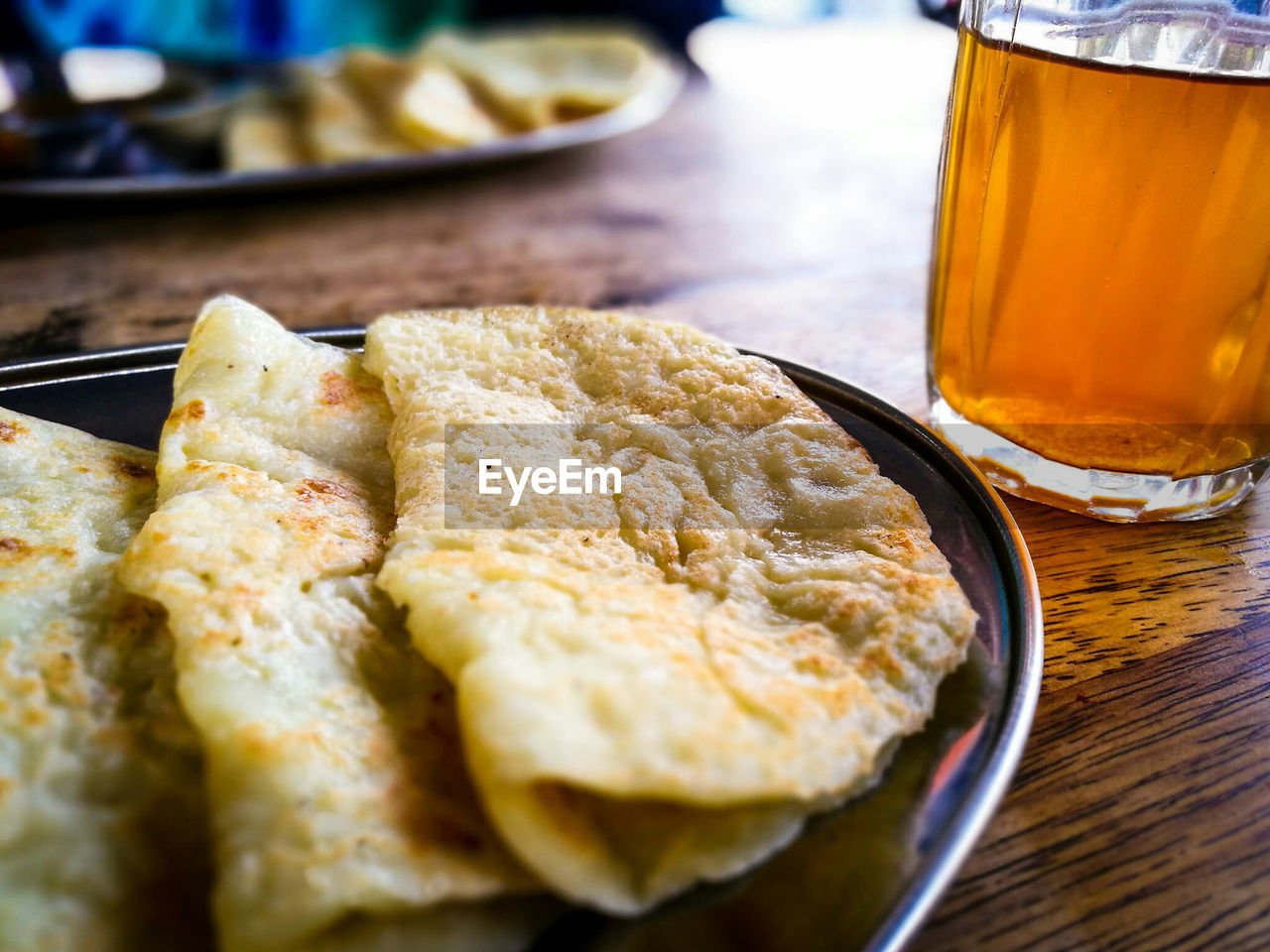 CLOSE-UP OF FOOD IN PLATE