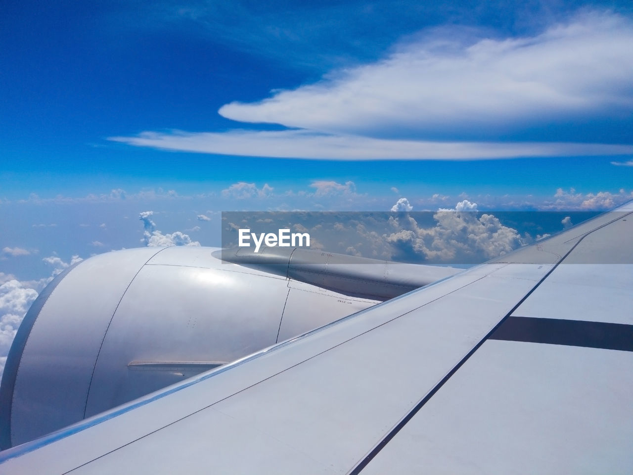 AERIAL VIEW OF AIRPLANE WING