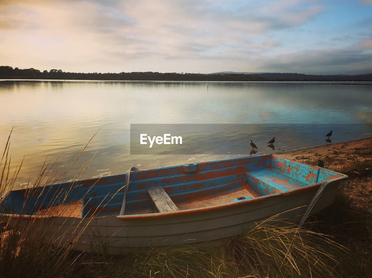 PANORAMIC SHOT OF LAKE AGAINST SKY