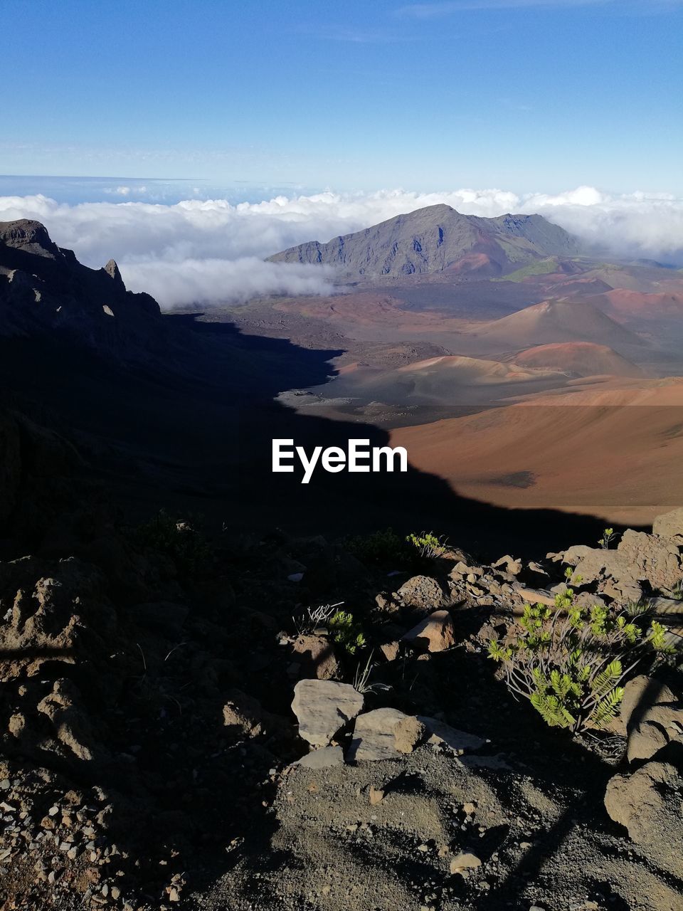 SCENIC VIEW OF MOUNTAIN AGAINST SKY