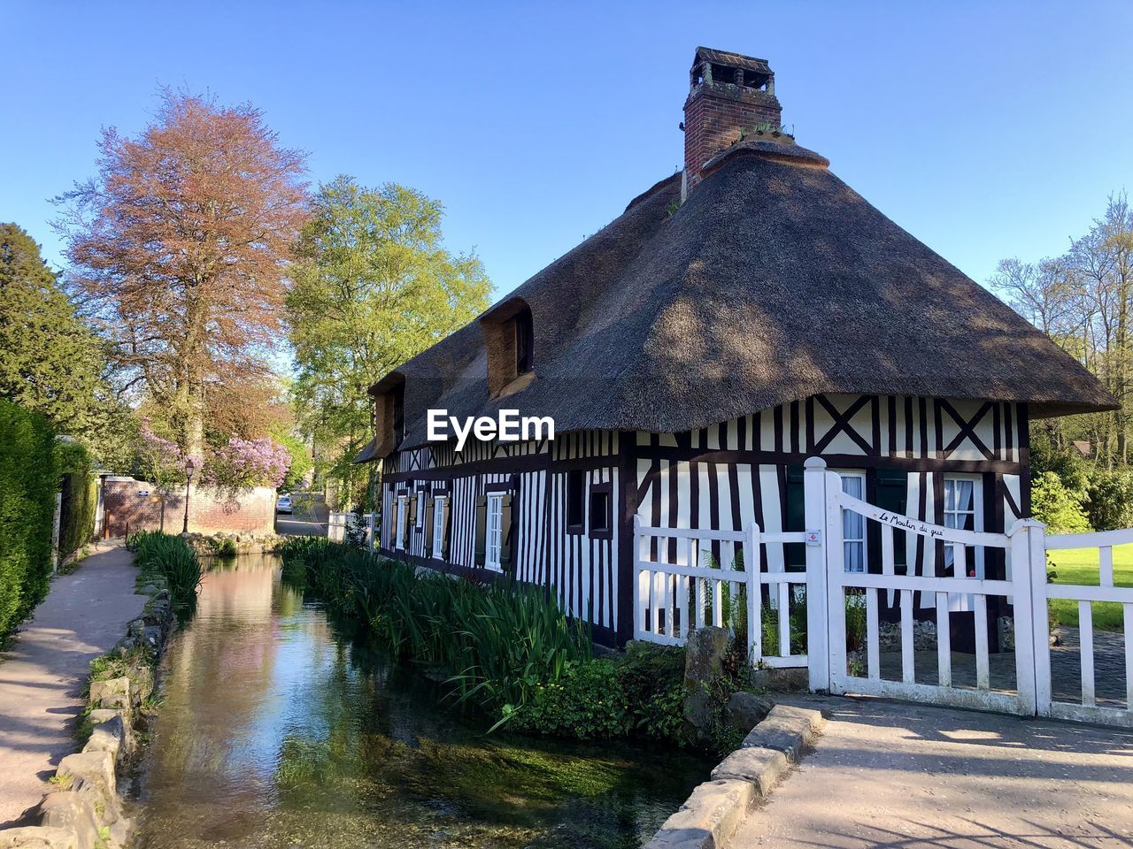 architecture, built structure, building exterior, nature, water, building, plant, estate, tree, sky, no people, house, rural area, cottage, day, residential district, outdoors, travel destinations, home, blue, clear sky, history, waterway, the past, landscape, tourism, beauty in nature