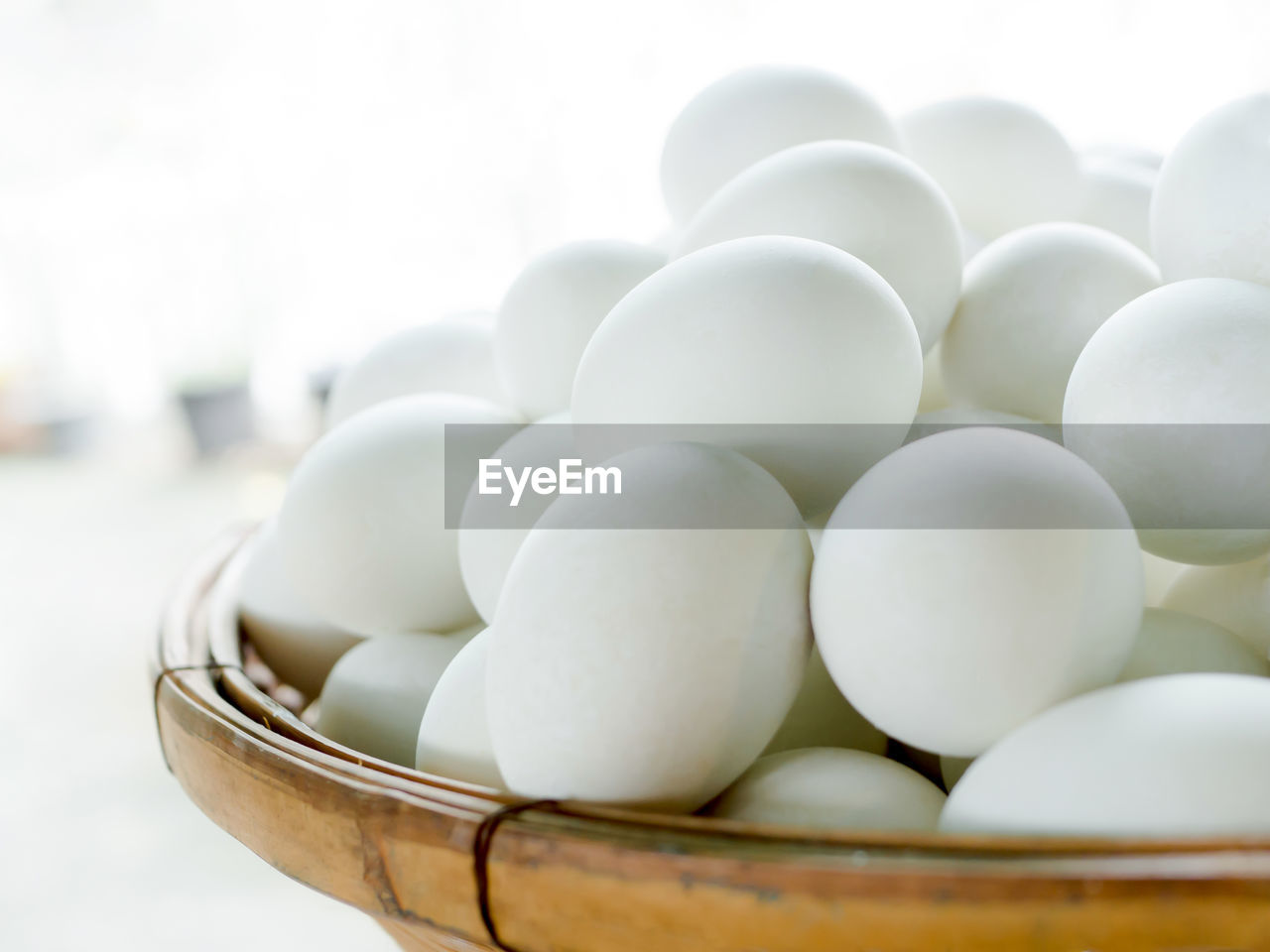 CLOSE-UP OF EGGS IN CONTAINER