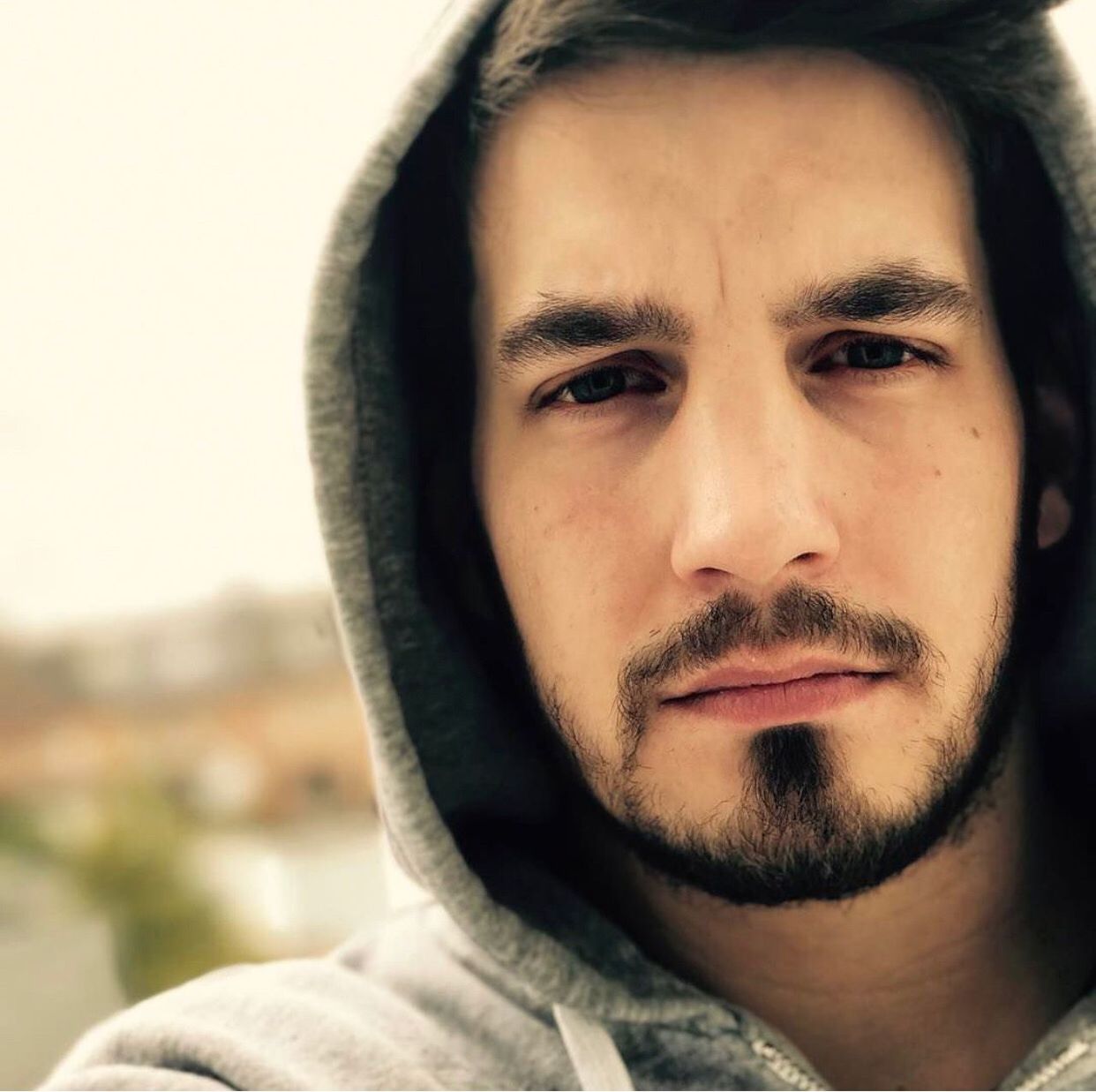 CLOSE-UP PORTRAIT OF YOUNG MAN WITH TATTOO